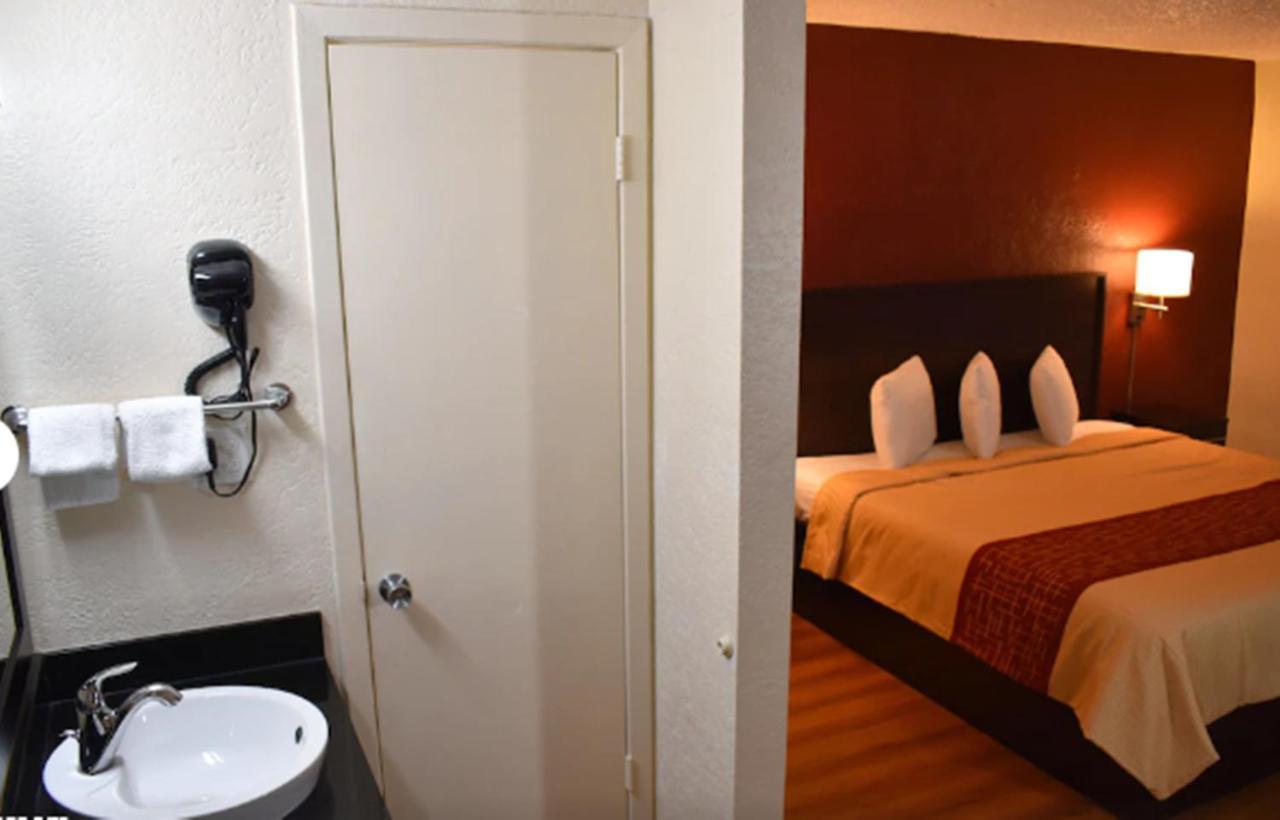 Red Roof Inn San Antonio Northeast - Rittiman Rd エクステリア 写真