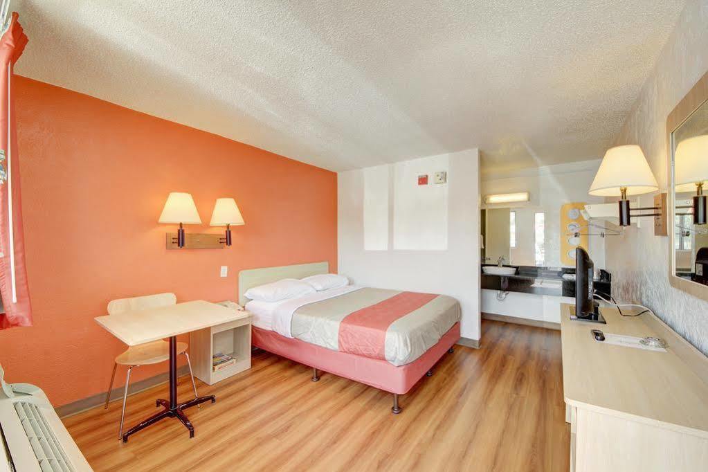 Red Roof Inn San Antonio Northeast - Rittiman Rd エクステリア 写真