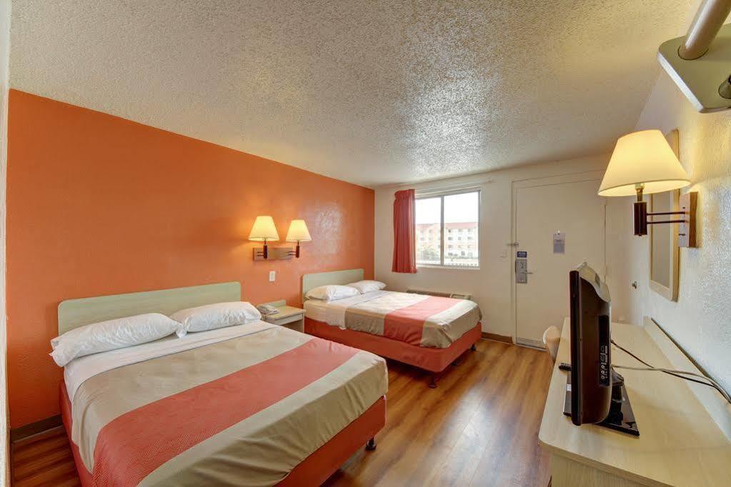 Red Roof Inn San Antonio Northeast - Rittiman Rd エクステリア 写真