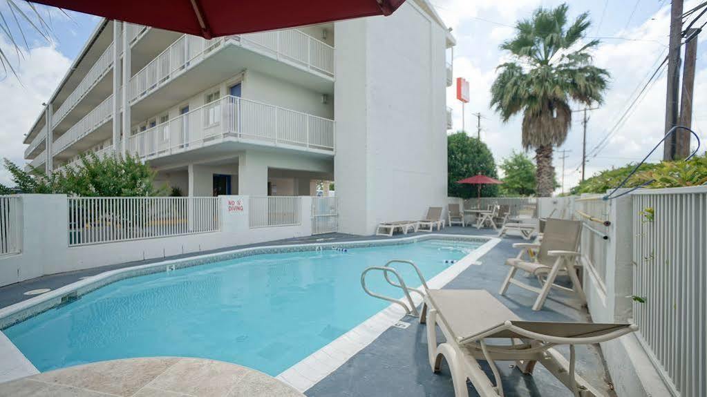 Red Roof Inn San Antonio Northeast - Rittiman Rd エクステリア 写真